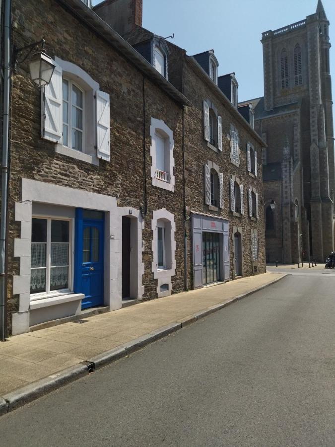 La Porte Bleue Cancale Extérieur photo