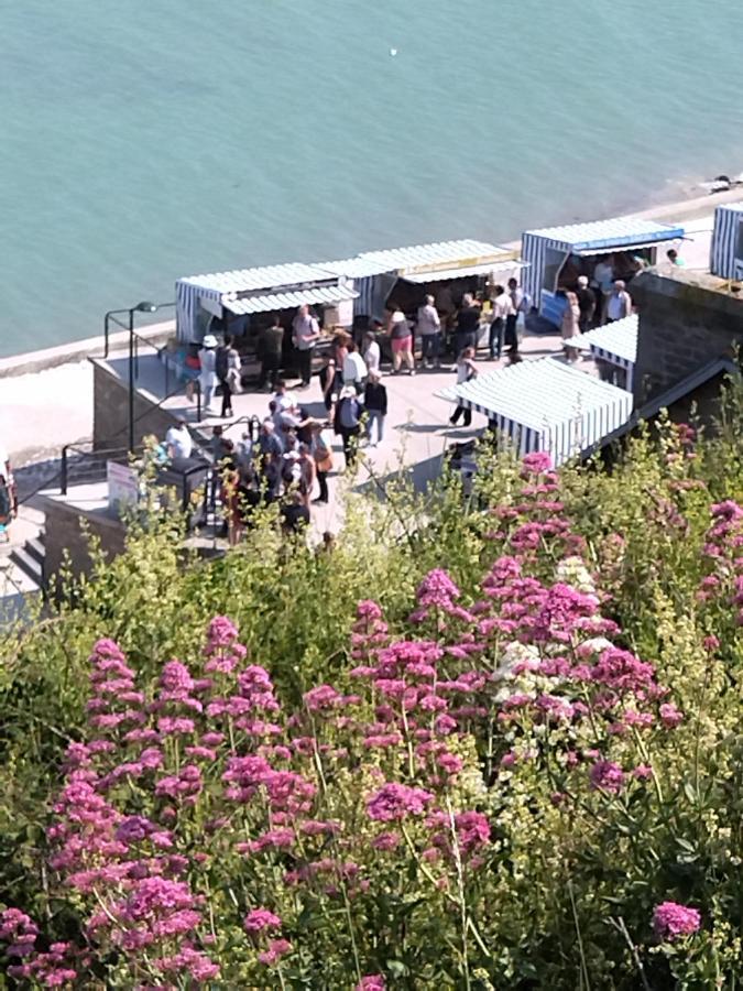 La Porte Bleue Cancale Extérieur photo